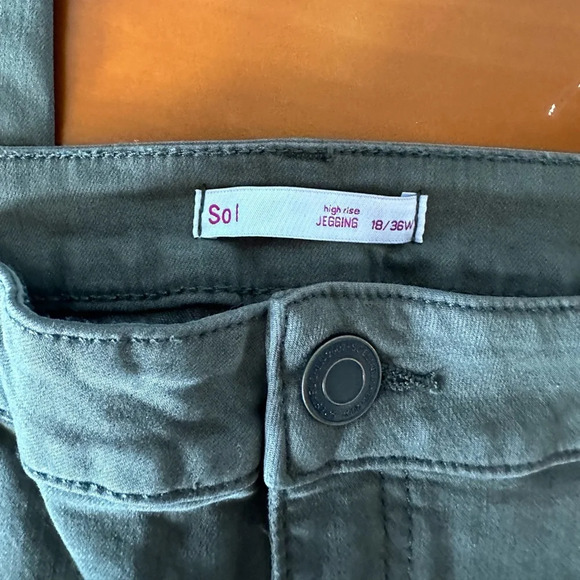 NWT SO high rise jegging in Army Green size 18 - Picture 2 of 4